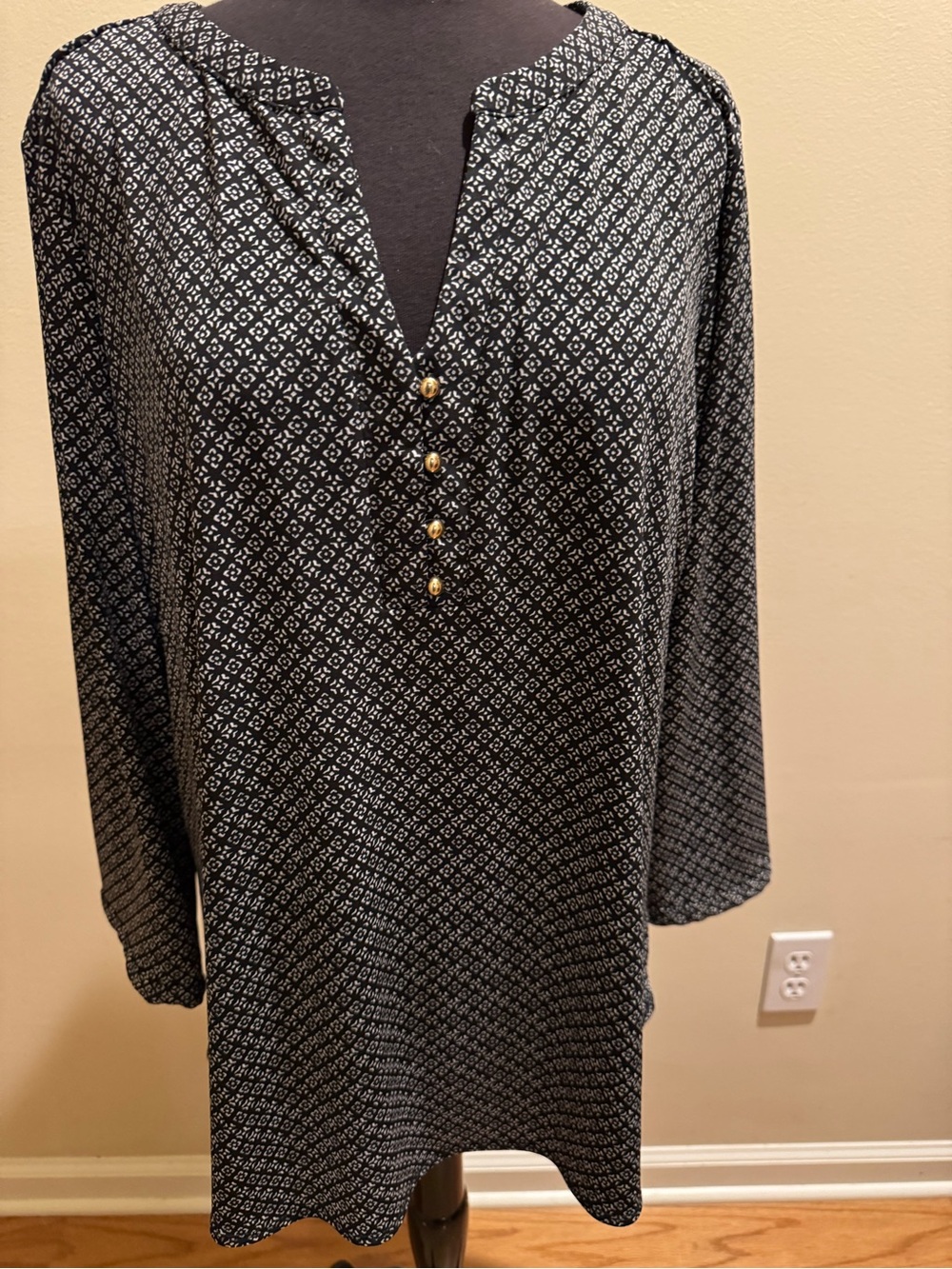 Croft & Barrow Black and White Printed 3/4 Sleeve Tunic with Gold Buttons